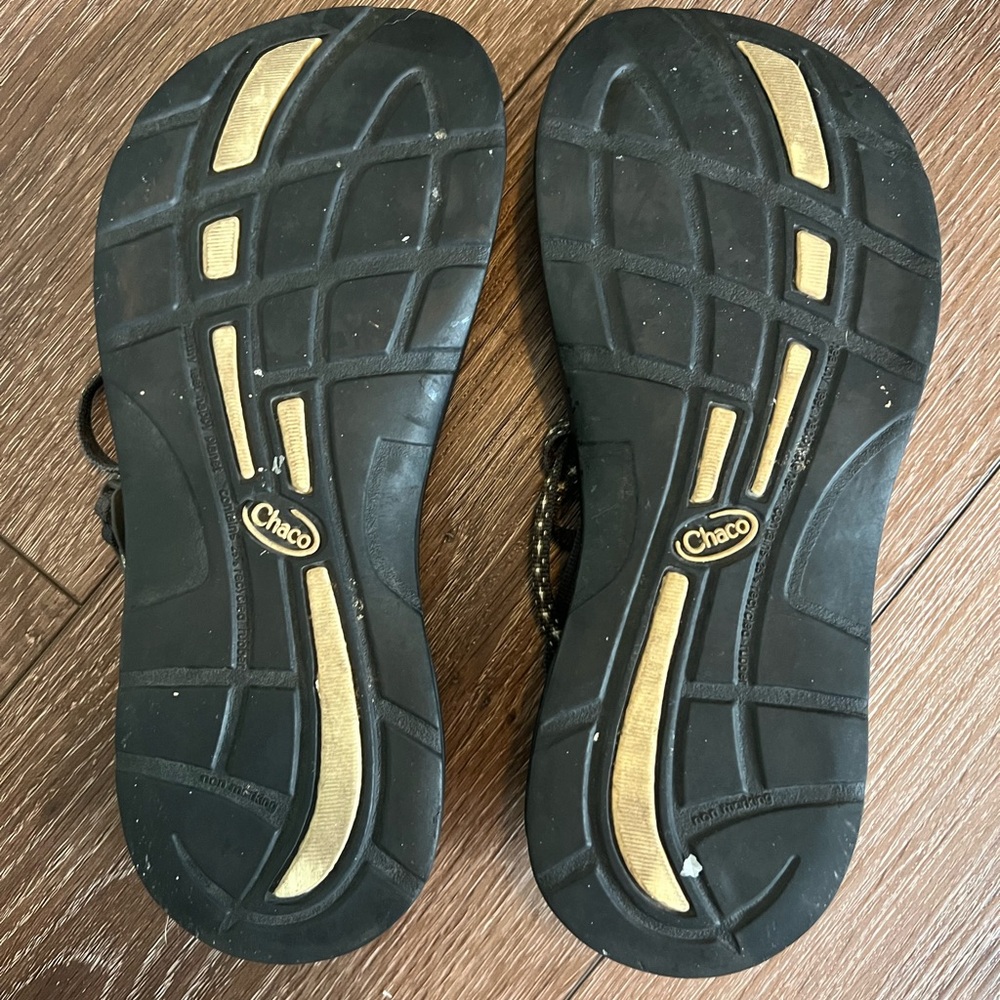 Chaco Black Sandals with Speckled Webbing - Picture 4 of 5